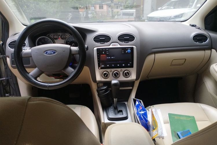 Used Ford Focus 2012 Hatchback Classic 1.8L Automatic Fashion Edition Center Console