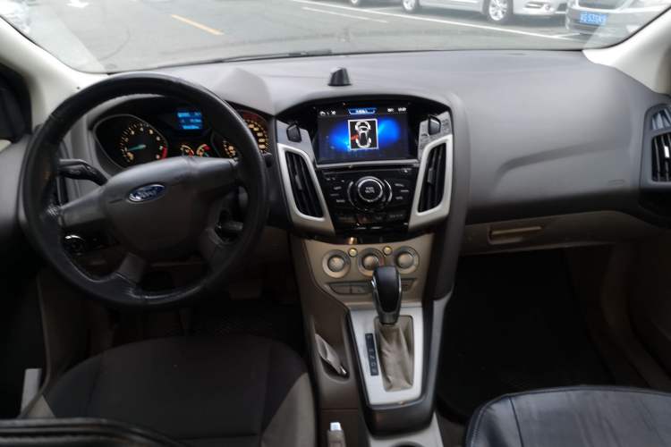 Used Ford Focus 2012 Sedan 1.6L Automatic Comfort Model Center Console