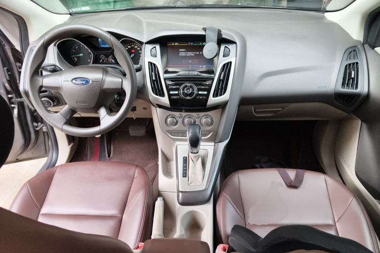 Used Ford Focus 2012 Sedan 1.6L Automatic Comfort Model Center Console