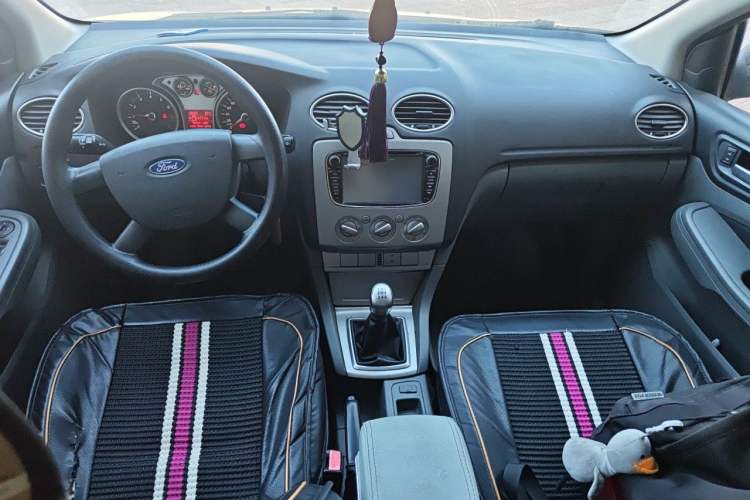 Used Ford Focus 2012 Hatchback Classic 1.8L Manual Base Model Center Console