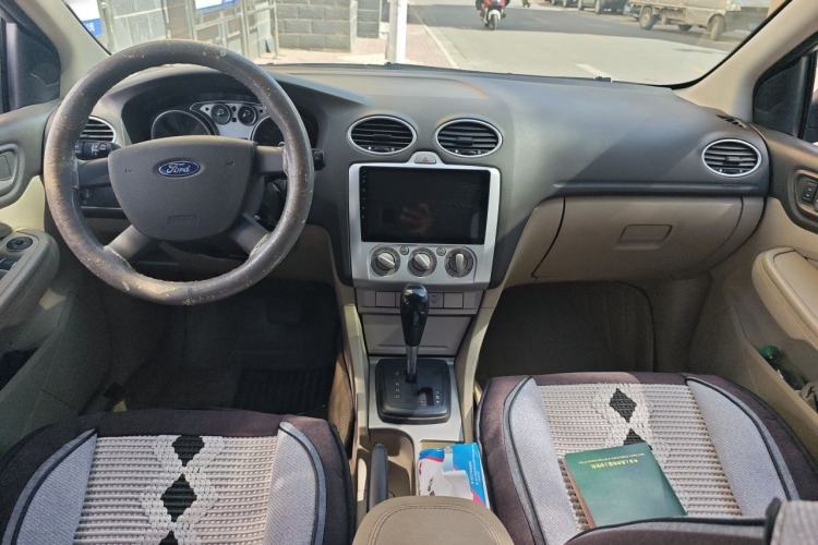 Used Ford Focus 2012 Hatchback Classic 1.8L Automatic Fashion Edition Center Console