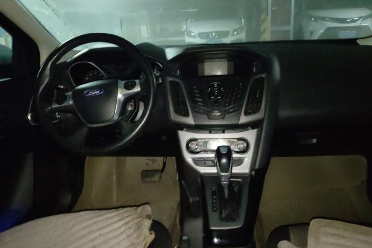 Used Ford Focus 2012 Hatchback 1.6L Automatic Comfort Model Center Console