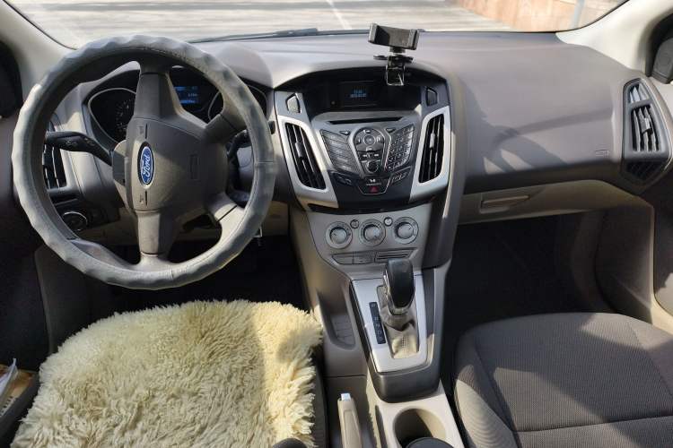 Used Ford Focus 2012 Sedan 1.6L Automatic Comfort Model Center Console