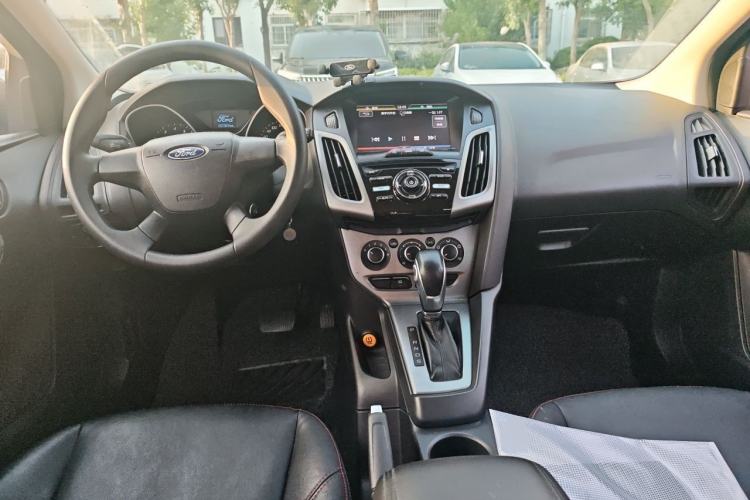 Used Ford Focus 2012 Hatchback 1.6L Automatic Comfort Model Center Console