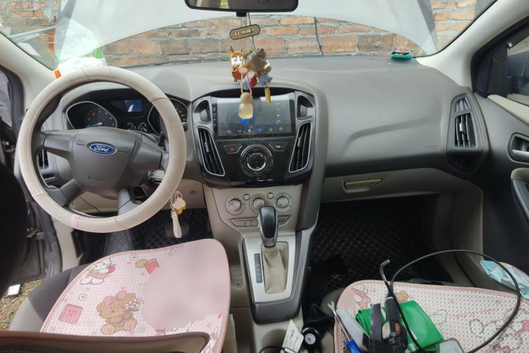 Used Ford Focus 2012 Sedan 1.6L Automatic Comfort Model Center Console
