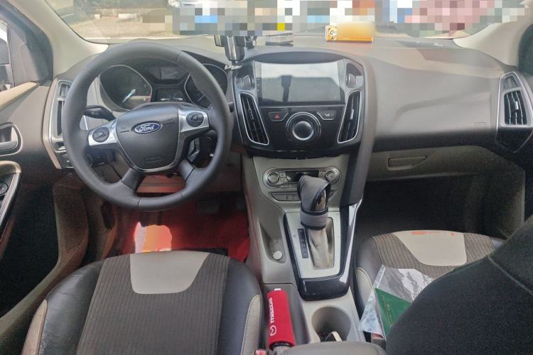 Used Ford Focus 2012 Sedan 1.6L Automatic Fashion Edition Center Console