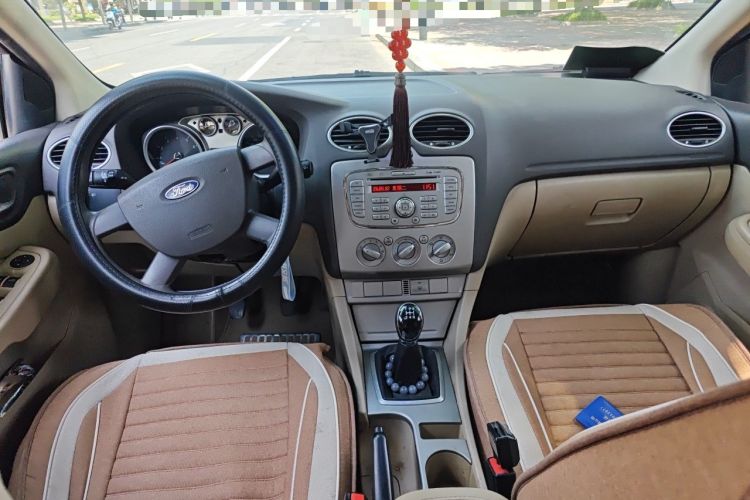 Used Ford Focus 2012 Hatchback Classic 1.8L Manual Fashion Edition Center Console