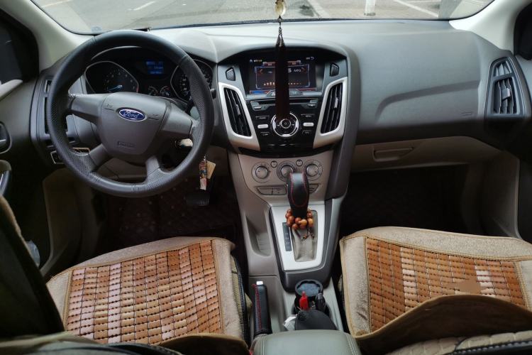 Used Ford Focus 2012 Sedan 1.6L Automatic Comfort Model Center Console