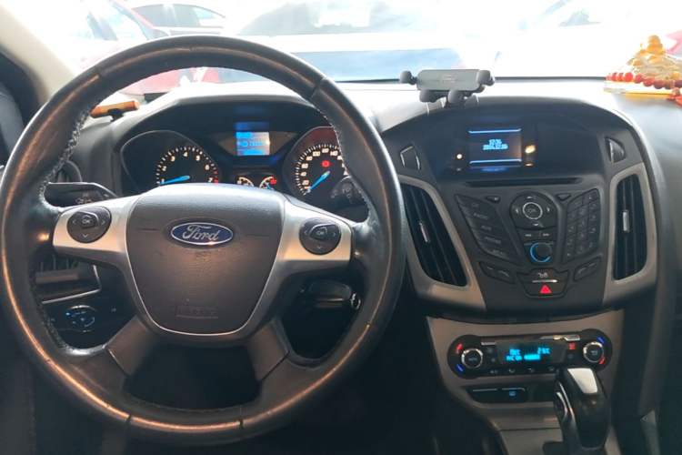 Used Ford Focus 2012 Sedan 1.6L Automatic Fashion Edition Center Console