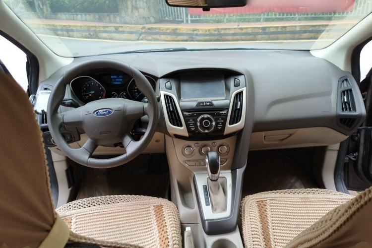 Used Ford Focus 2012 Sedan 1.6L Automatic Comfort Model Center Console