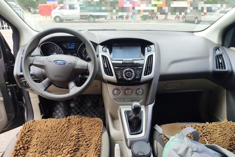 Used Ford Focus 2012 Sedan 1.6L Manual Comfort Model Center Console