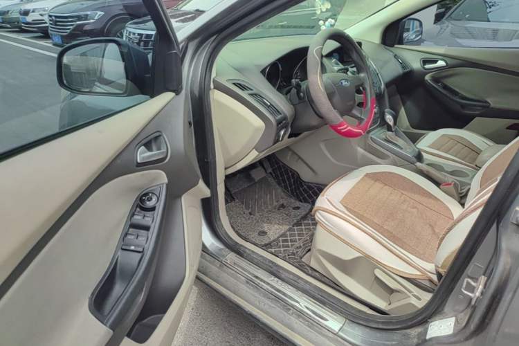 Used Ford Focus 2012 Sedan 1.6L Automatic Comfort Model Driver Seat