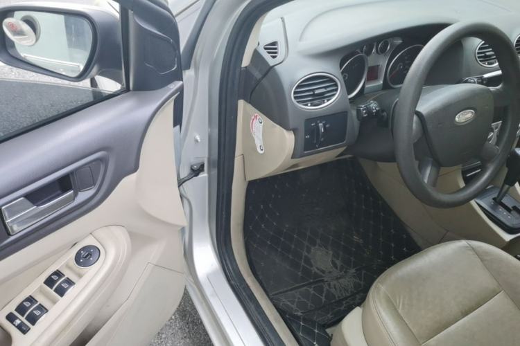 Used Ford Focus 2012 Sedan Classic 1.8L Automatic Fashion Edition Driver Seat