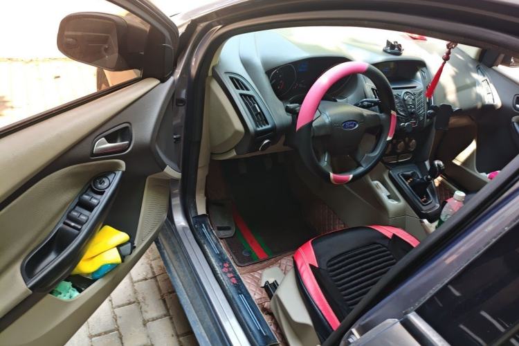 Used Ford Focus 2012 Sedan 1.6L Manual Comfort Model Driver Seat