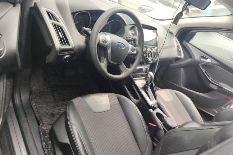 Used Ford Focus 2012 Sedan 1.6L Automatic Fashion Edition Driver Seat