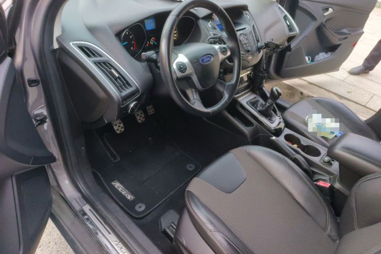 Used Ford Focus 2012 Sedan 1.6L Manual Fashion Edition Driver Seat