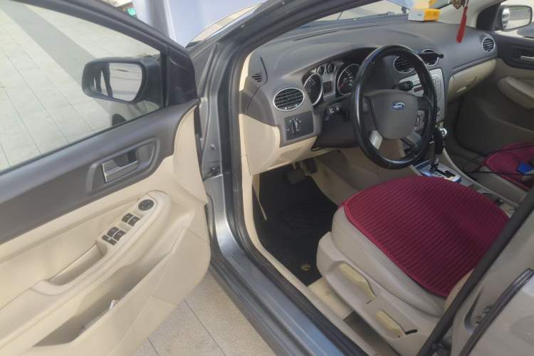 Used Ford Focus 2012 Hatchback Classic 1.8L Automatic Fashion Edition Driver Seat