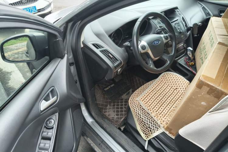Used Ford Focus 2012 Sedan 1.6L Automatic Fashion Edition Driver Seat