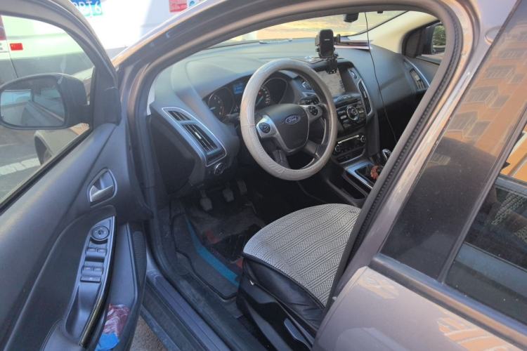 Used Ford Focus 2012 Sedan 1.6L Manual Fashion Edition Driver Seat