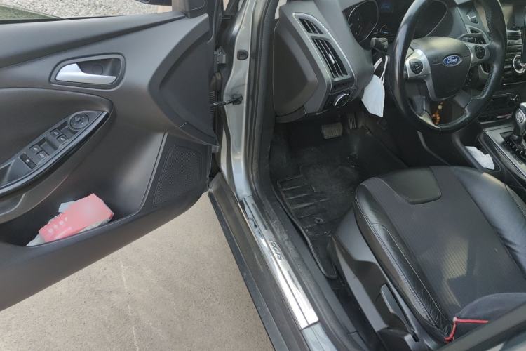 Used Ford Focus 2012 Sedan 1.6L Automatic Fashion Edition Driver Seat