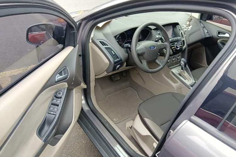 Used Ford Focus 2012 Sedan 1.6L Automatic Comfort Model Driver Seat