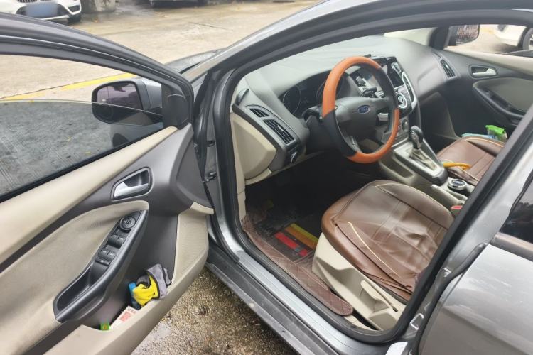 Used Ford Focus 2012 Sedan 1.6L Automatic Comfort Model Driver Seat