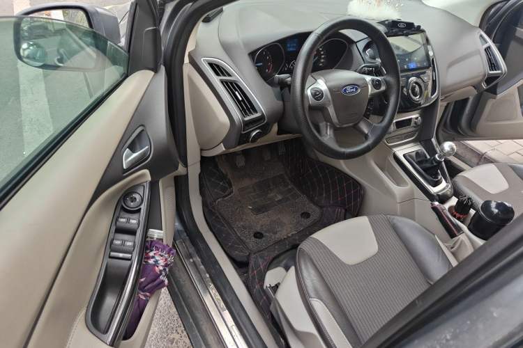 Used Ford Focus 2012 Hatchback 1.6L Manual Fashion Edition Driver Seat