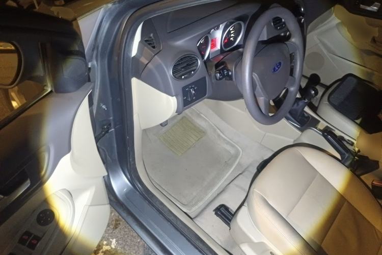 Used Ford Focus 2012 Sedan Classic 1.8L Manual Fashion Edition Driver Seat
