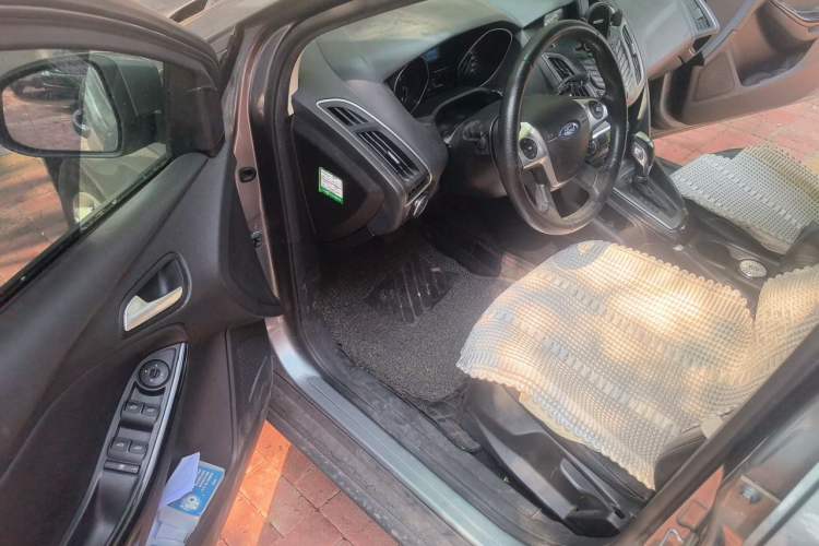 Used Ford Focus 2012 Hatchback 1.6L Automatic Fashion Edition Driver Seat
