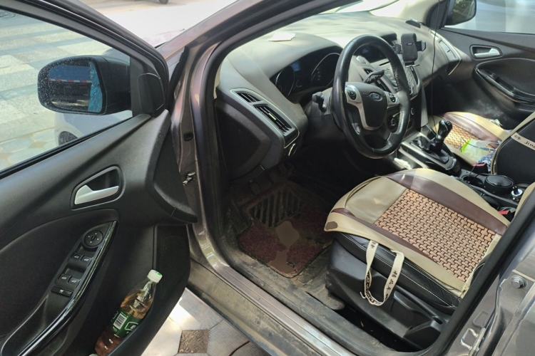 Used Ford Focus 2012 Sedan 1.6L Manual Fashion Edition Driver Seat