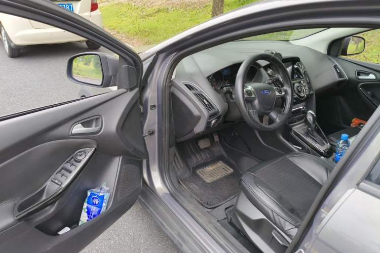 Used Ford Focus 2012 Sedan 1.6L Automatic Fashion Edition Driver Seat