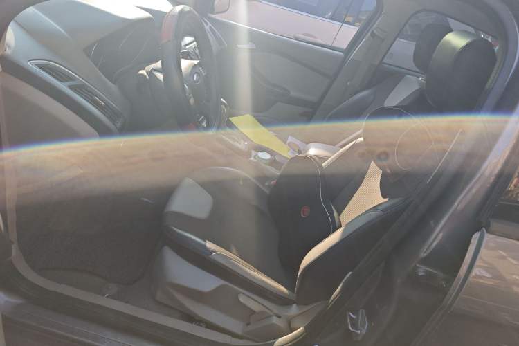 Used Ford Focus 2012 Sedan 1.6L Automatic Fashion Edition Driver Seat