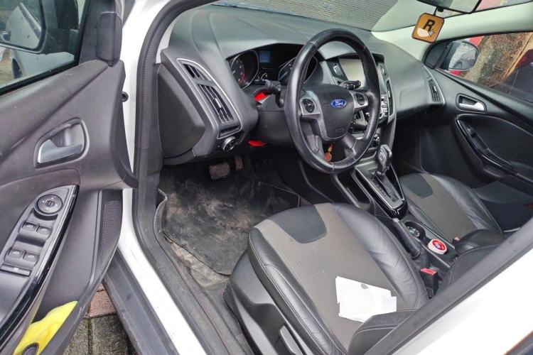 Used Ford Focus 2012 Hatchback 1.6L Automatic Fashion Edition Driver Seat