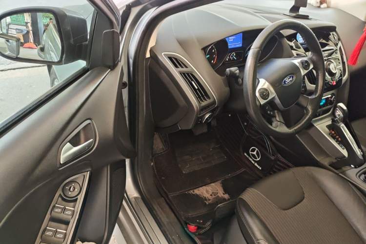 Used Ford Focus 2012 Hatchback 2.0L Automatic Luxury Sport Model Driver Seat