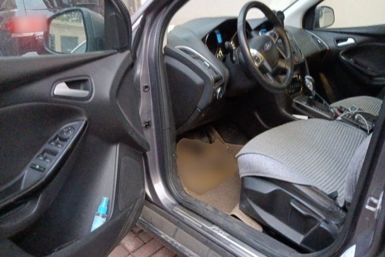 Used Ford Focus 2012 Sedan 1.6L Automatic Fashion Edition Driver Seat