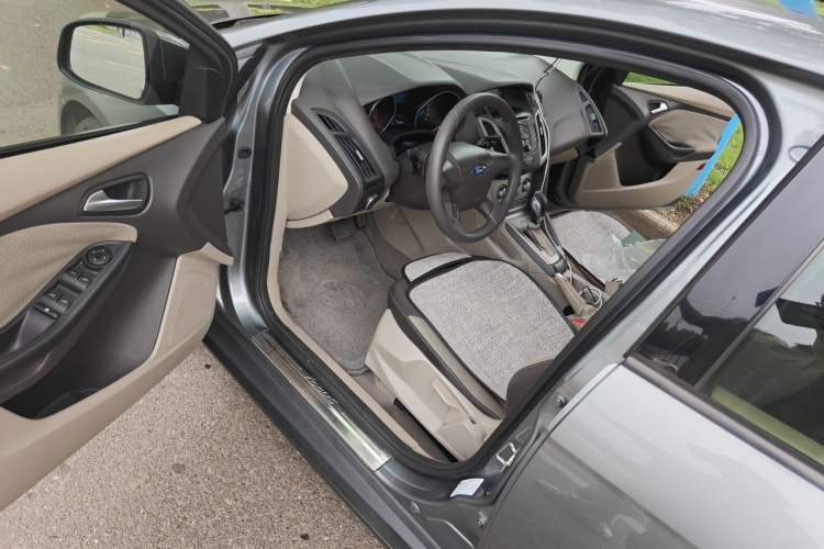 Used Ford Focus 2012 Sedan 1.6L Automatic Comfort Model Driver Seat