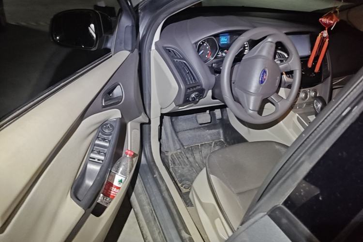 Used Ford Focus 2012 Sedan 1.6L Automatic Comfort Model Driver Seat