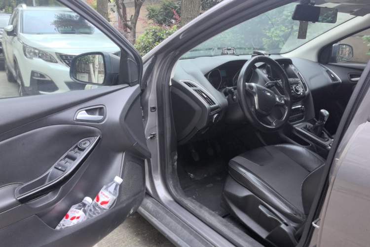 Used Ford Focus 2012 Sedan 1.6L Manual Fashion Edition Driver Seat