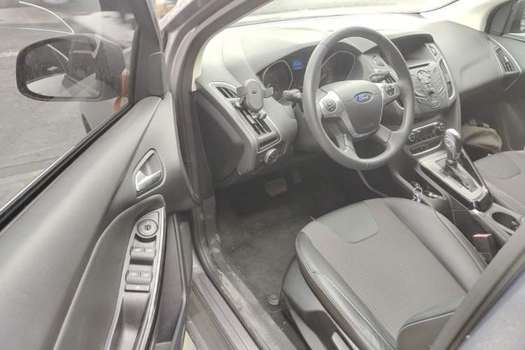 Used Ford Focus 2012 Sedan 1.6L Automatic Fashion Edition Driver Seat
