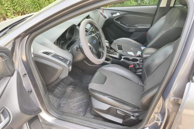 Used Ford Focus 2012 Sedan 1.6L Automatic Fashion Edition Driver Seat