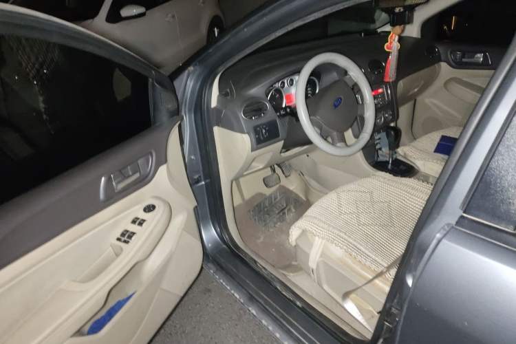 Used Ford Focus 2012 Sedan Classic 1.8L Automatic Fashion Edition Driver Seat