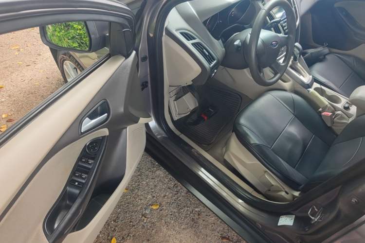 Used Ford Focus 2012 Sedan 1.6L Automatic Comfort Model Driver Seat