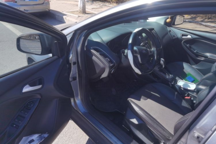 Used Ford Focus 2012 Sedan 1.6L Automatic Fashion Edition Driver Seat