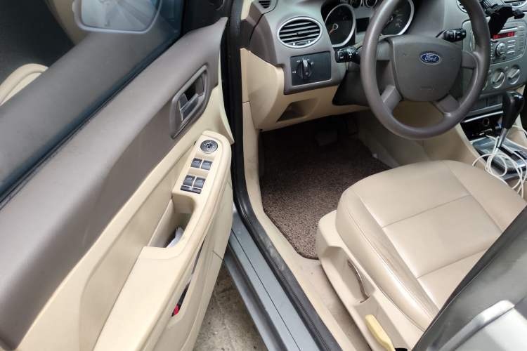 Used Ford Focus 2012 Sedan Classic 1.8L Automatic Fashion Edition Driver Seat