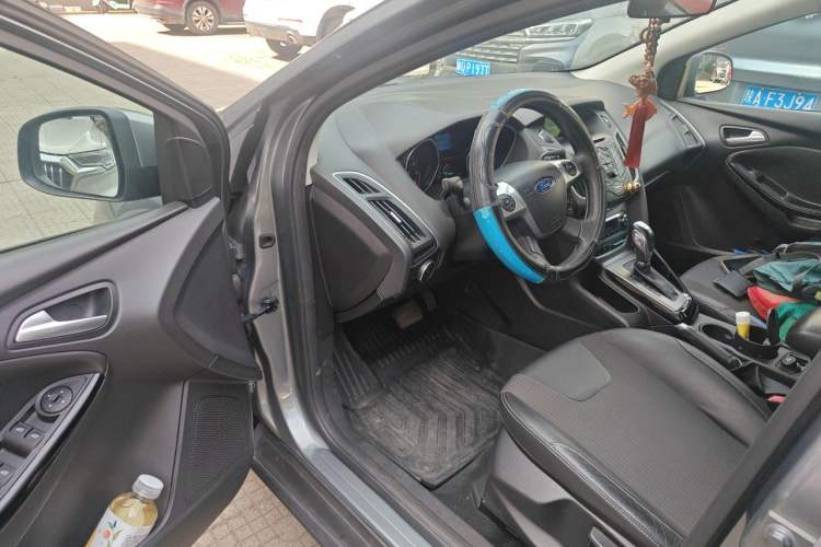 Used Ford Focus 2012 Sedan 1.6L Automatic Fashion Edition Driver Seat