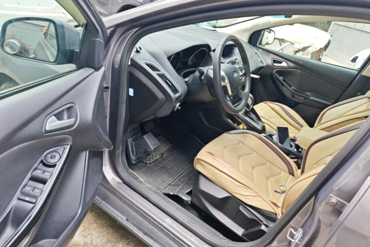 Used Ford Focus 2012 Sedan 1.6L Automatic Fashion Edition Driver Seat