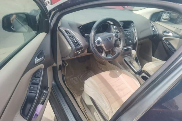 Used Ford Focus 2012 Sedan 1.6L Automatic Fashion Edition Driver Seat