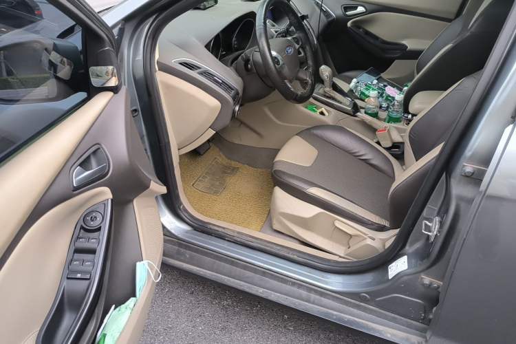 Used Ford Focus 2012 Hatchback 1.6L Automatic Fashion Edition Driver Seat