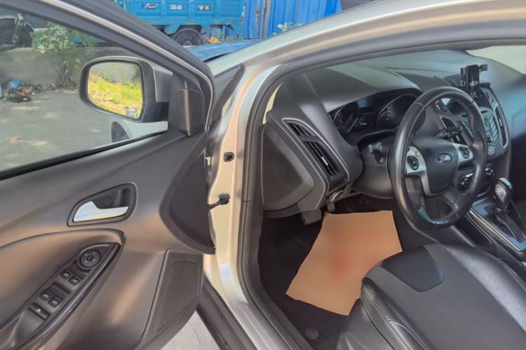 Used Ford Focus 2012 Sedan 1.6L Automatic Fashion Edition Driver Seat