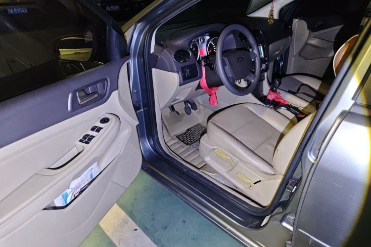 Used Ford Focus 2012 Sedan Classic 1.8L Manual Fashion Edition Driver Seat